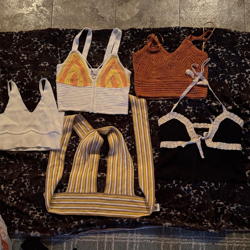 🌻🌻🌻Colorful Knit and Crochet 5 crop tops like new